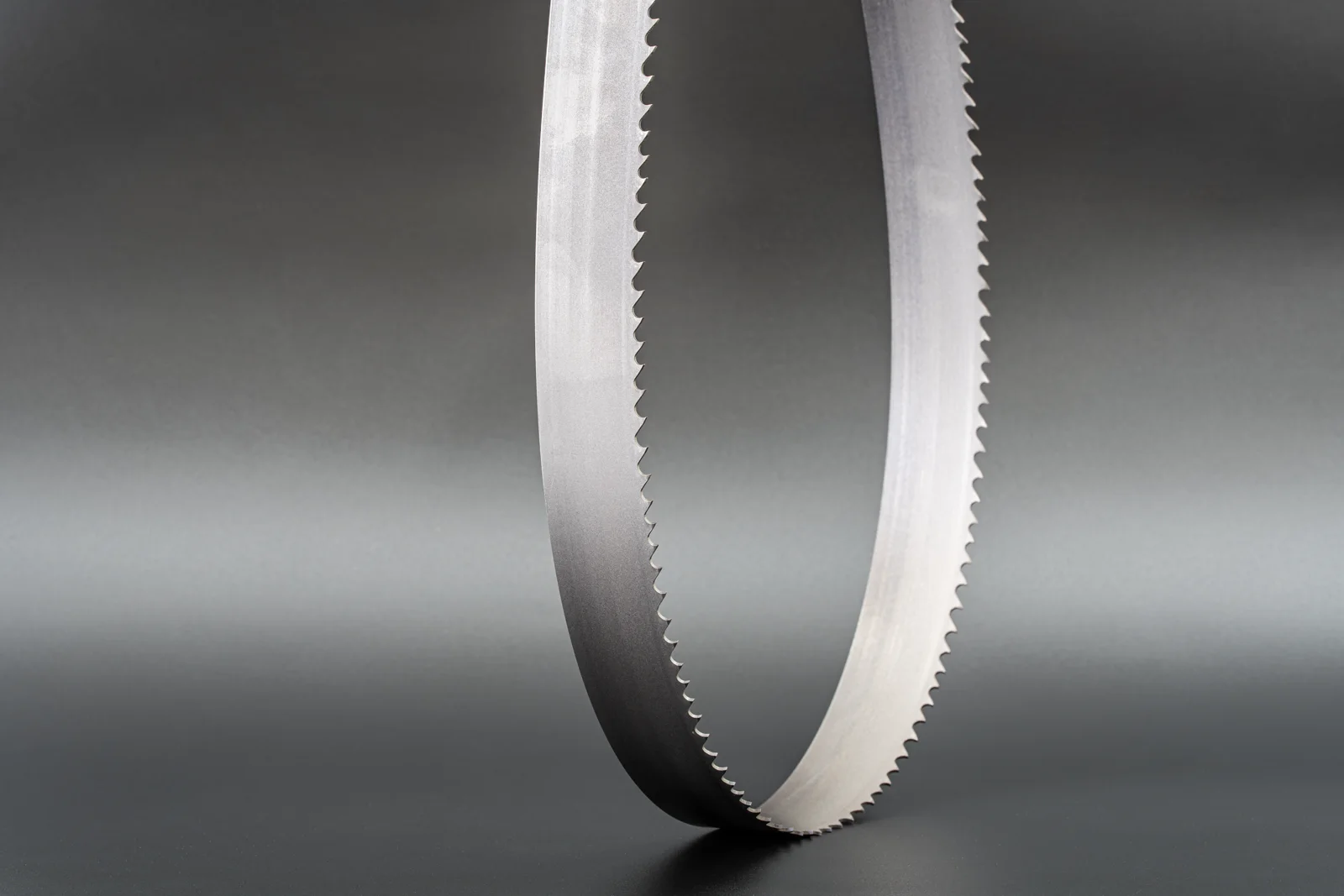 Custom welded bandsaw blade loop