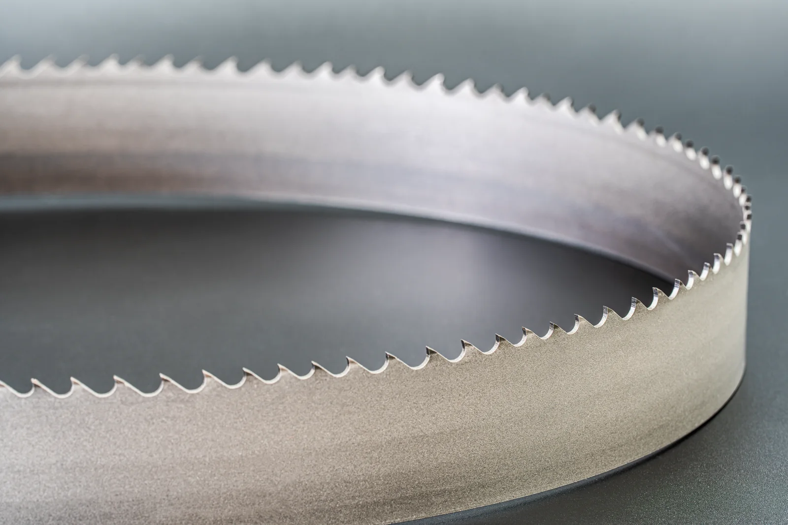 Welded bandsaw blade detail