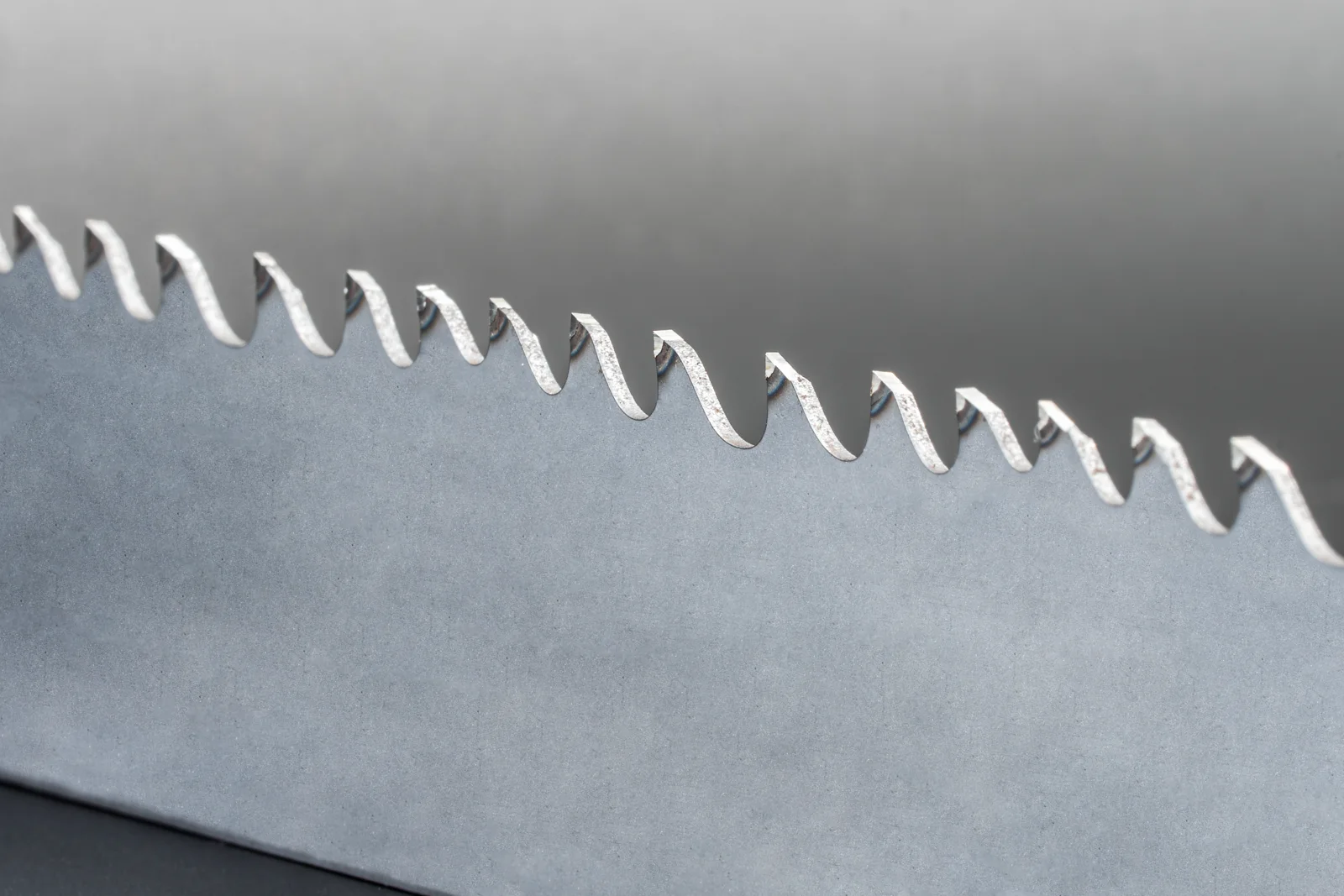 Evertec bandsaw blade tooth detail